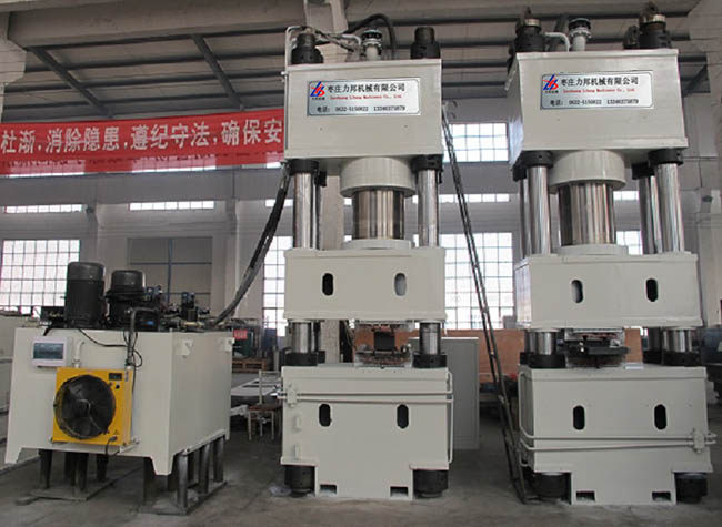 好色先生下载安装橡塑行业用粉末成型液压机